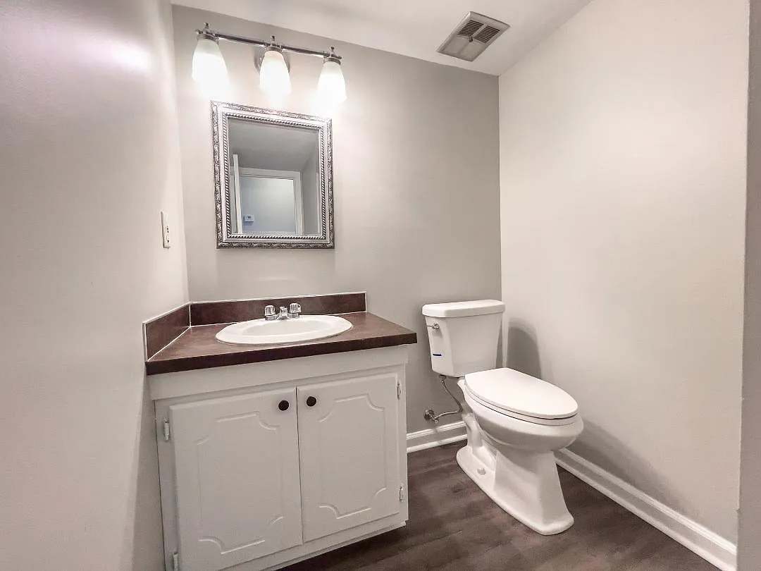 2 bed, 1.5 bath, 1000 sqft, $1,350 — Photo 4