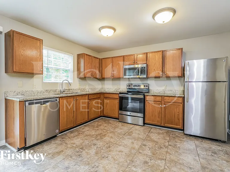 340 Kendall Dr — Photo 8