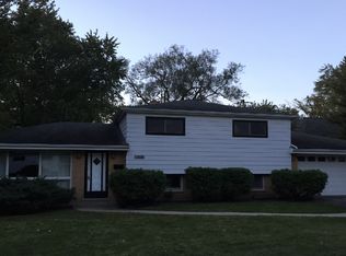 1318 Pfingsten Rd, Glenview, IL 60025