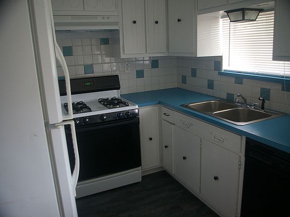 Tasteful kitchen with nook