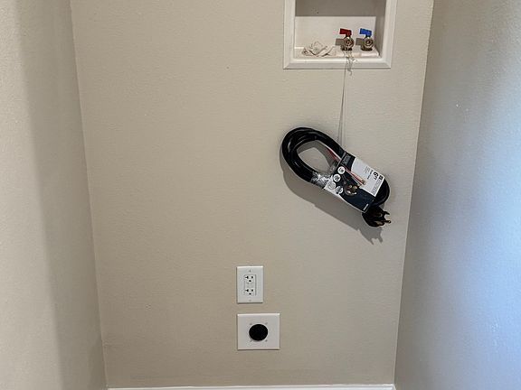 5th image of 3350 Thomas St #476