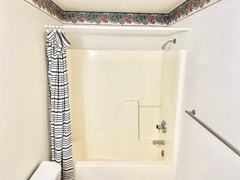 1731 NE Mark Ct — Photo 10