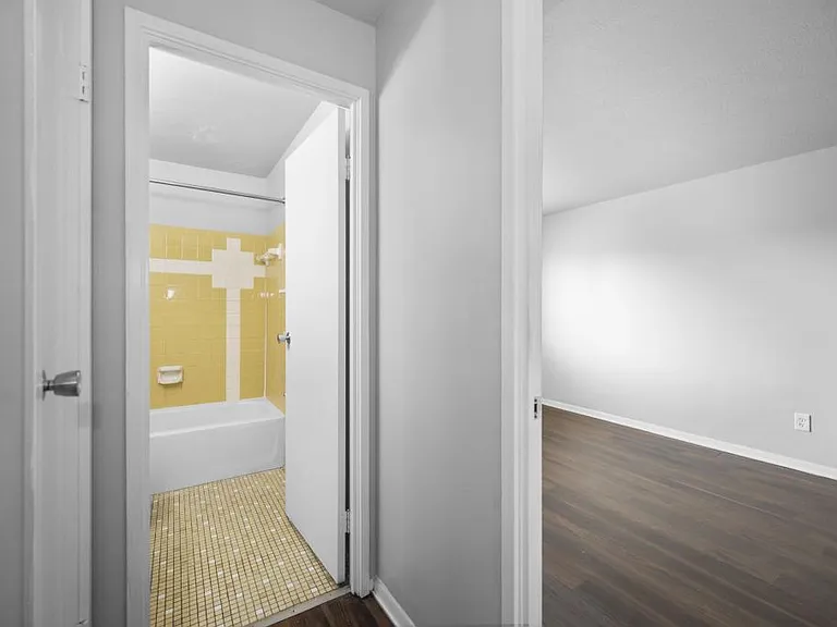 3206 Mozart Ave — Photo 10