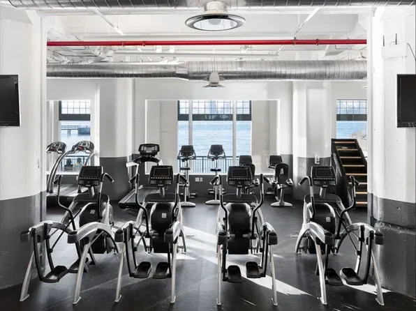 184 Kent Avenue image 16 of 19