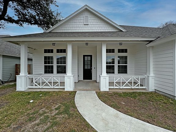 3rd image of 138 Norwood Oaks Dr