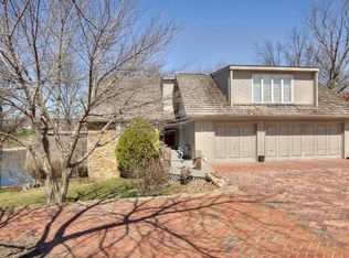 104 NW Hackberry St, Lees Summit, MO 64064