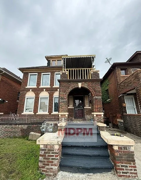 3 bed, 800 sqft, $1,000 — Photo 2