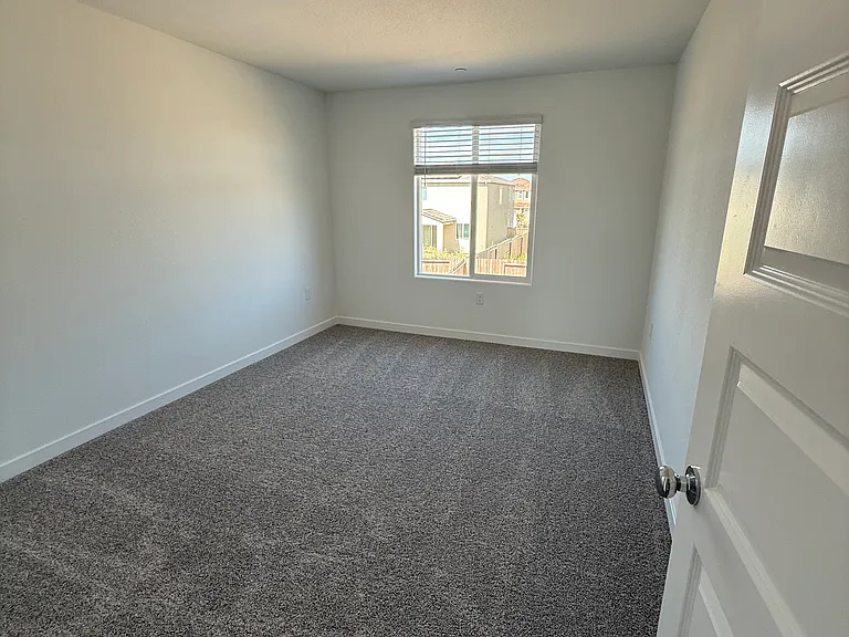 1059 Silverstone Way — Photo 16