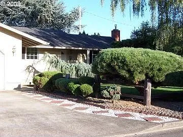 2217 Burdette Dr photo 1