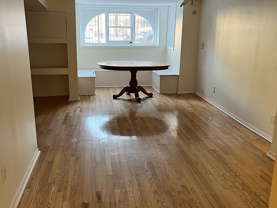 East-facing front exposure in the living/dining room.