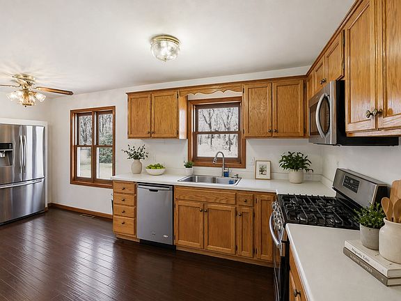 4th image of 14687 284th Ave NW