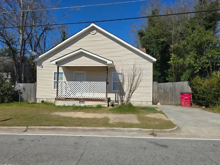 684 Mitchell St — Photo 1