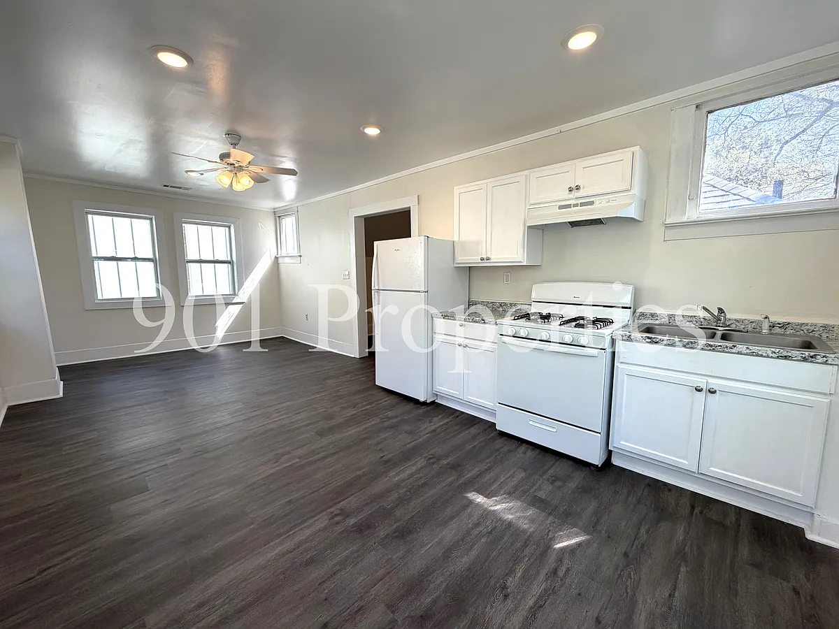 Building Photo - 2108 Jefferson Ave #201