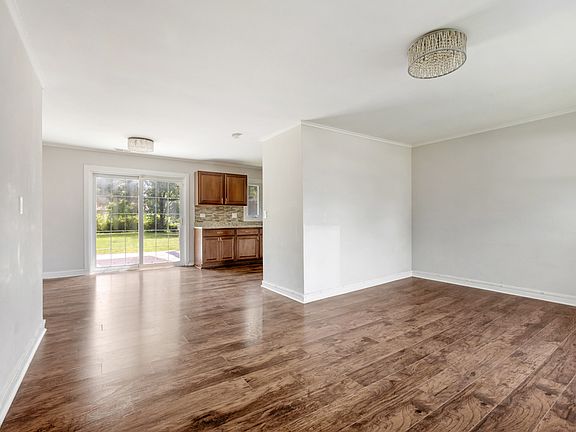 5th image of 16243 Clifton Park Ave