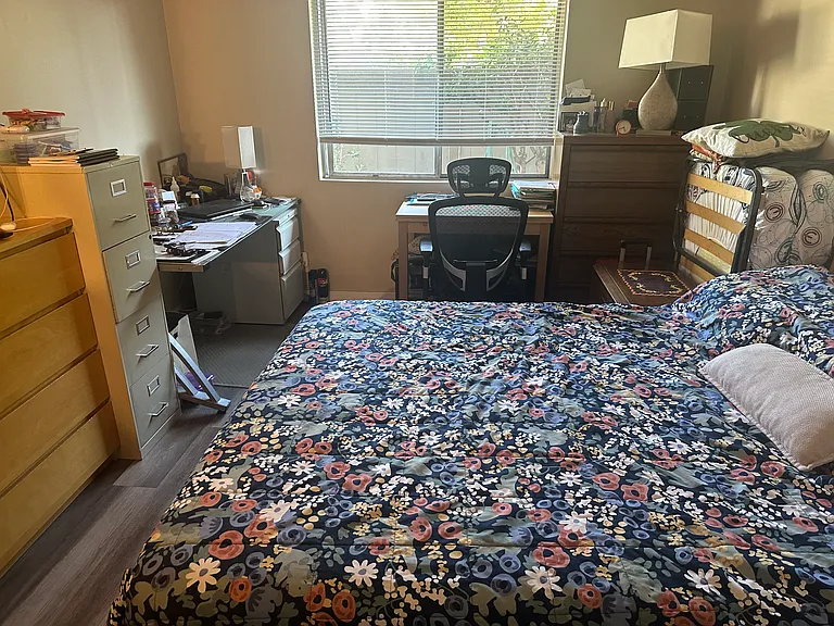 631 W 6th St #D — Photo 10