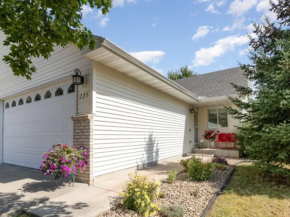 225 S Elm St, Belle Plaine, MN 56011