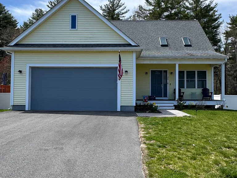24 Fieldstone Ln — Photo 1