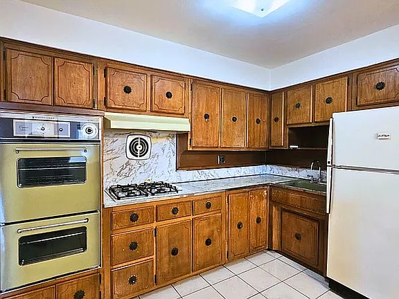2nd image of 22-46 Steinway St #3R