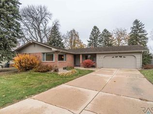 3104 S O'Gorman Dr, Sioux Falls, SD 57105