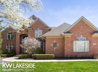 1122 Silver Creek Ct, Rochester Hills, MI 48306