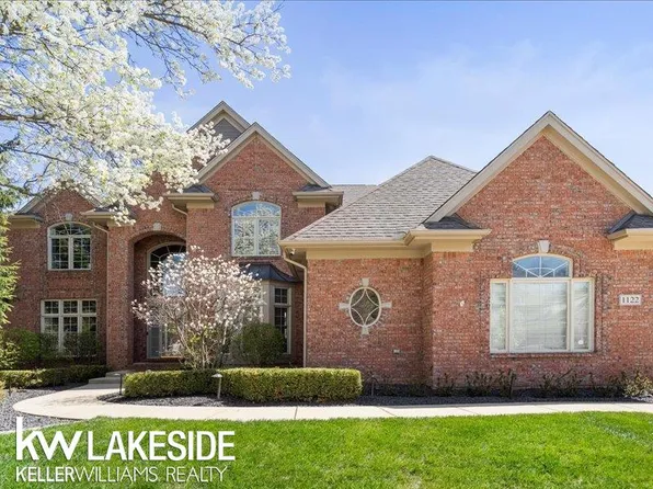 1122 Silver Creek Ct, Rochester Hills, MI 48306
