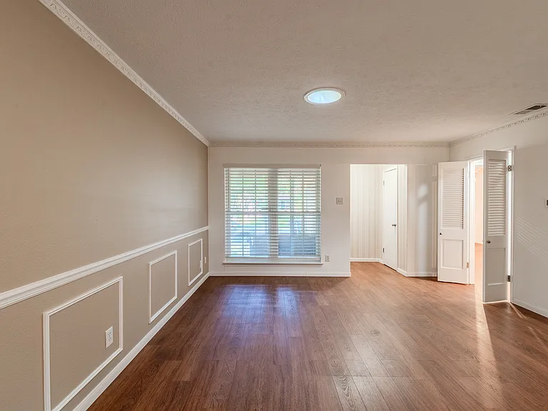 7021 Kingsbury Dr — Photo 12