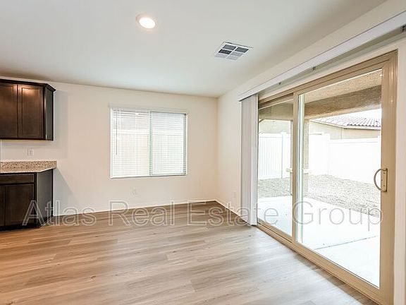 3rd image of 614 Descubir Ave
