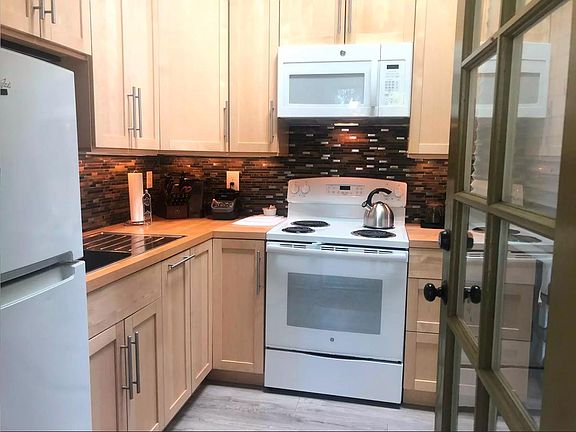 Entry from courtyard to kitchen