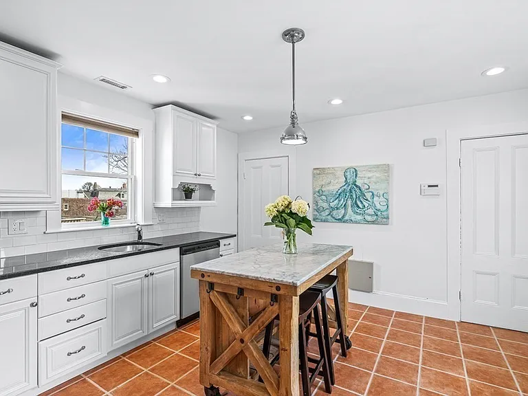 12 Victoria St #2 — Photo 4
