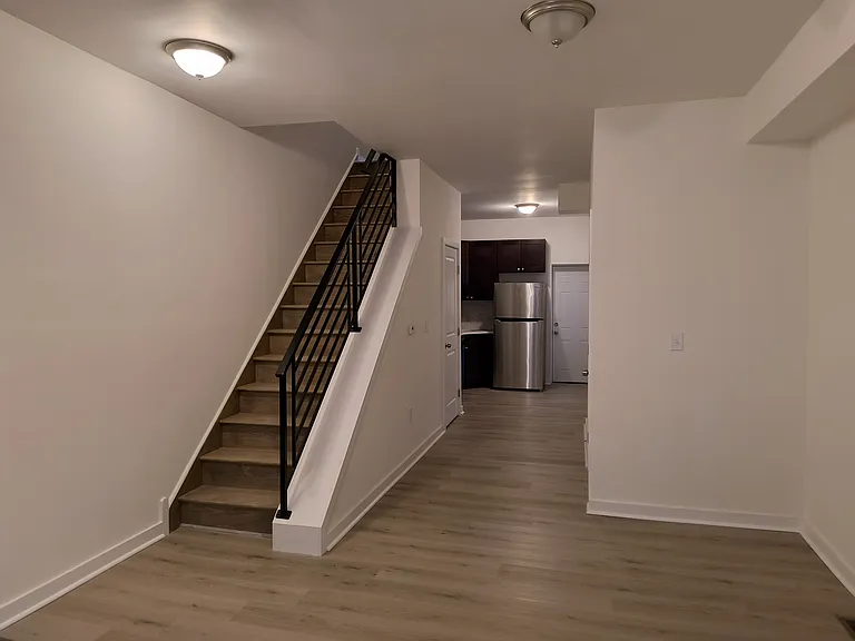 1523 W Oakdale St — Photo 3