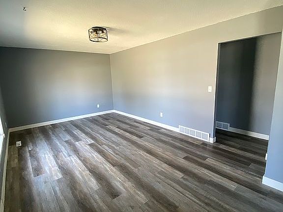 3rd image of 407 Dennis Dr