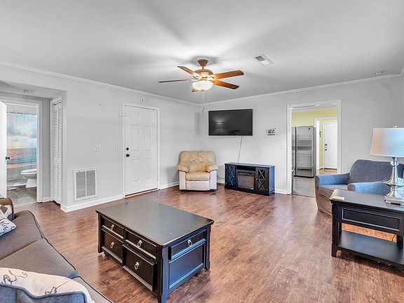 5th image of 202 Green Meadows Cir