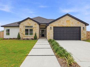 705 34th St, Hondo, TX 78861