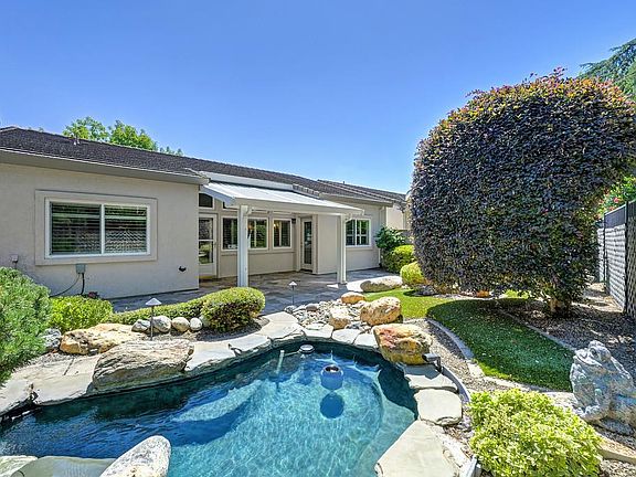 2nd image of 752 Diamond Glen Cir