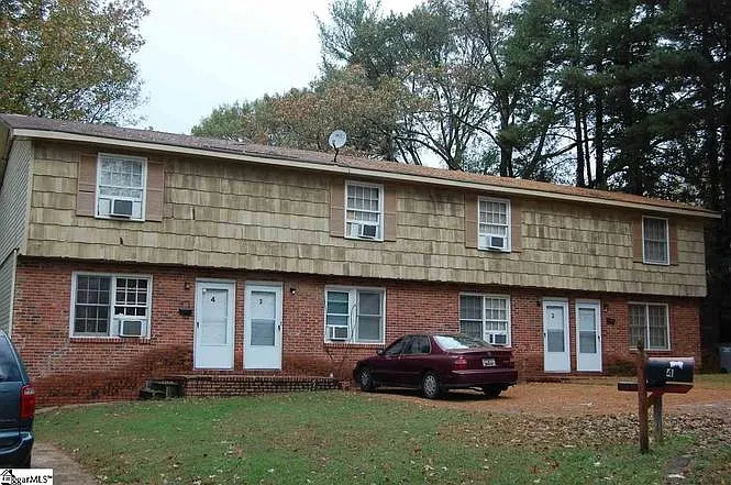 199 Oak Dr #2