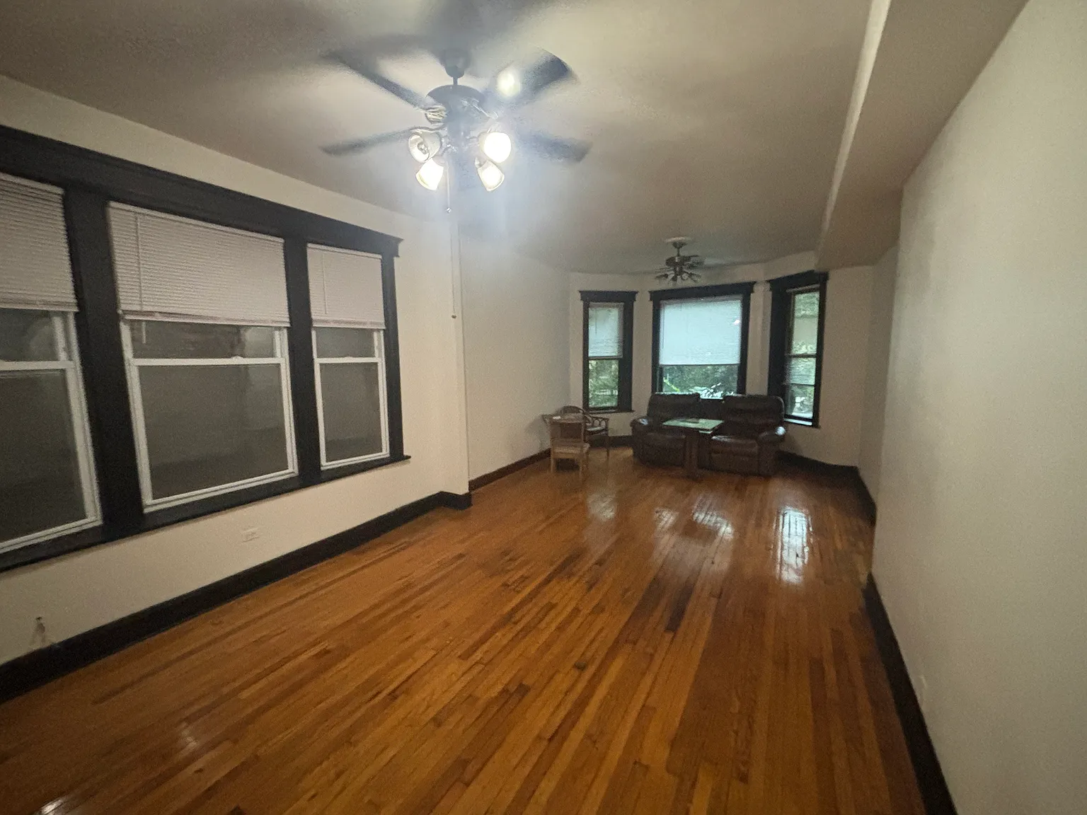 3 bed, 1350 sqft, $2,395 — Photo 2