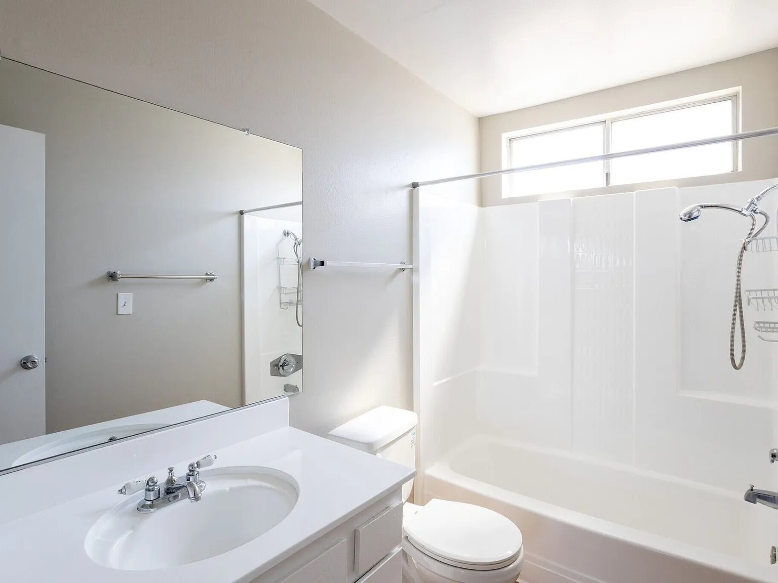 Saticoy 12 Apartments — Photo 3