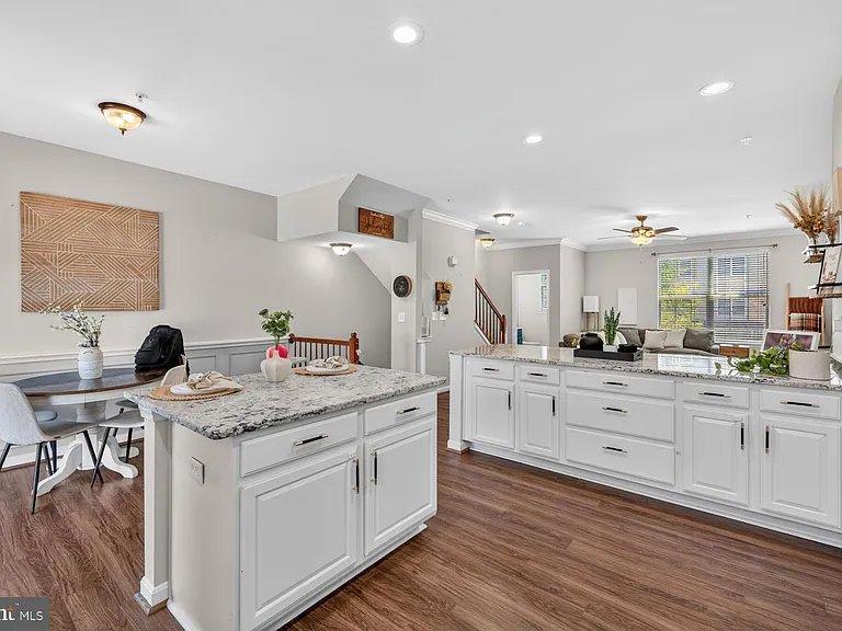 121 Polo Way — Photo 12