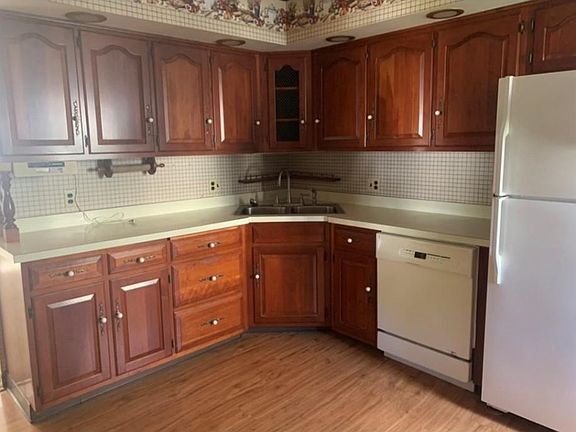 4th image of 622 Venango Ave