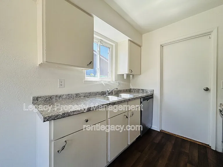9012 Alderson Ave — Photo 8