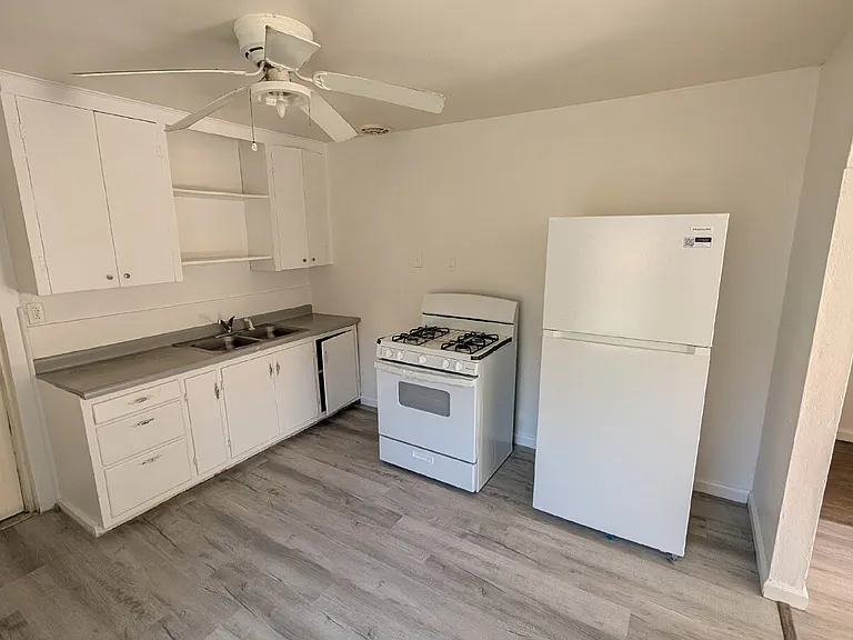 140.5 S G St — Photo 5