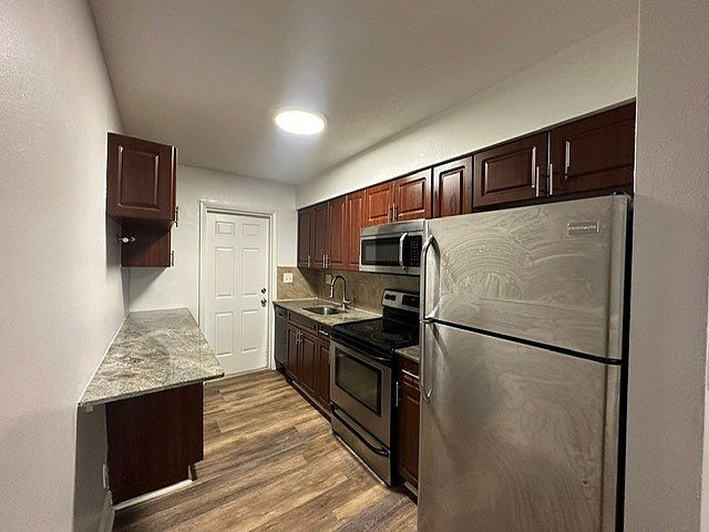 1st image of 110 NE 19th Ave APT 18