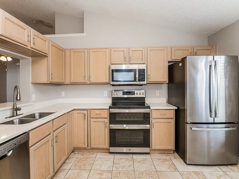 466 Valencia Place Cir — Photo 6