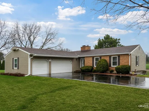 11N638 Old Barn Rd, Elgin, IL 60124