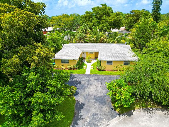 3rd image of 10361 NW 36th Street