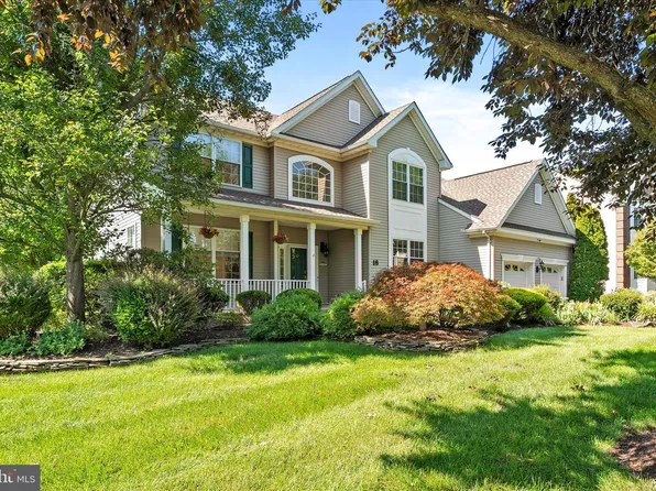 18 Lockewood Ln, East Windsor, NJ 08520