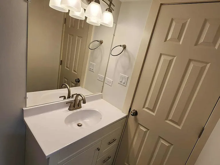 6321 S Eberhart Ave #G — Photo 10