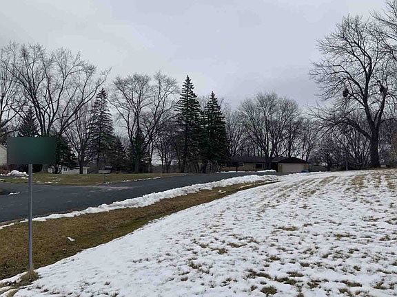 4th image of W137 7622 Hills Dr
