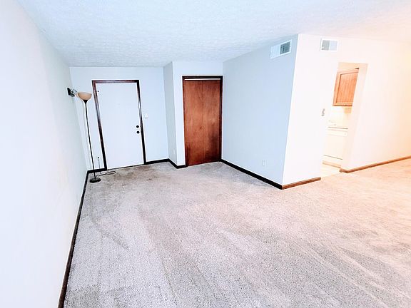 3rd image of 44763 Woodlake Ct #2A