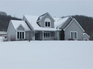 S10505 Strang Hollow Rd, Lone Rock, WI 53556